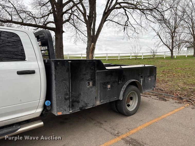 image for item DT0122 2012 Dodge Ram 5500 Crew Cab flatbed truck