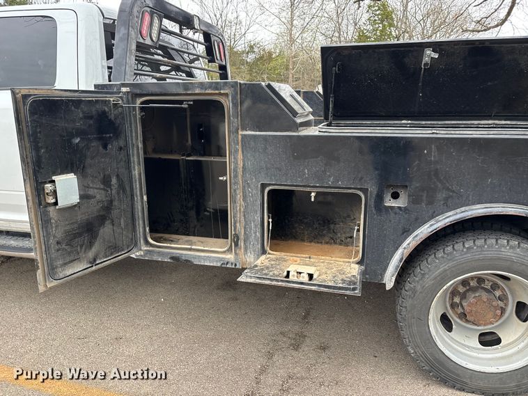 image for item DT0122 2012 Dodge Ram 5500 Crew Cab flatbed truck