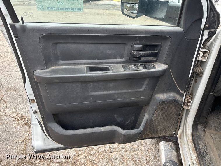 image for item DT0122 2012 Dodge Ram 5500 Crew Cab flatbed truck