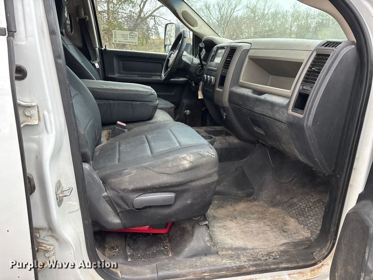 image for item DT0122 2012 Dodge Ram 5500 Crew Cab flatbed truck