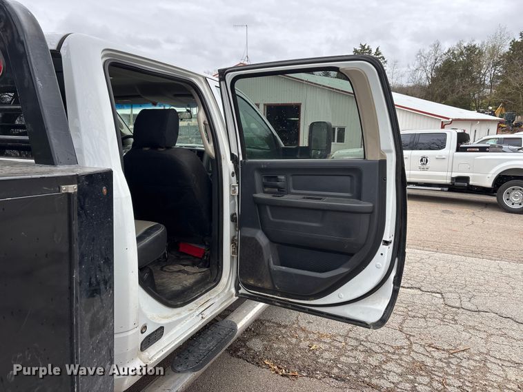 image for item DT0122 2012 Dodge Ram 5500 Crew Cab flatbed truck