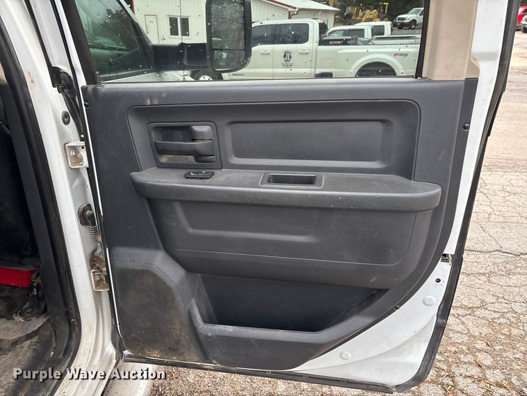 image for item DT0122 2012 Dodge Ram 5500 Crew Cab flatbed truck