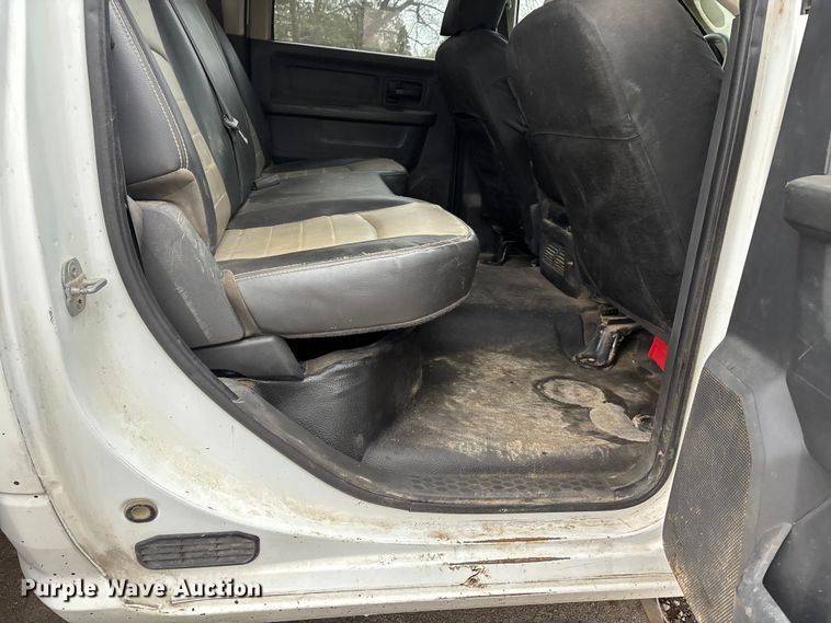 image for item DT0122 2012 Dodge Ram 5500 Crew Cab flatbed truck