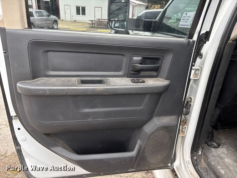 image for item DT0122 2012 Dodge Ram 5500 Crew Cab flatbed truck