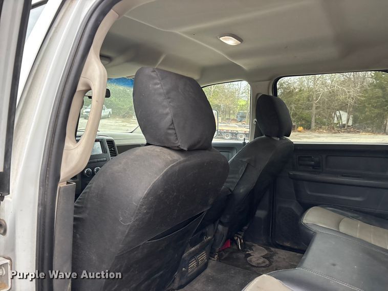 image for item DT0122 2012 Dodge Ram 5500 Crew Cab flatbed truck