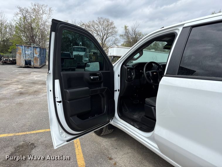 image for item DT0124 2021 Chevrolet Silverado 1500 Crew Cab pickup truck
