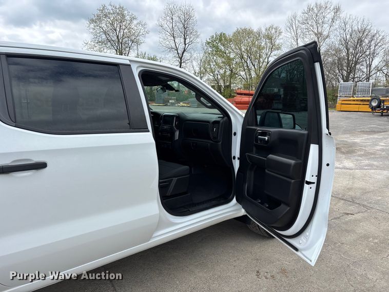 image for item DT0124 2021 Chevrolet Silverado 1500 Crew Cab pickup truck