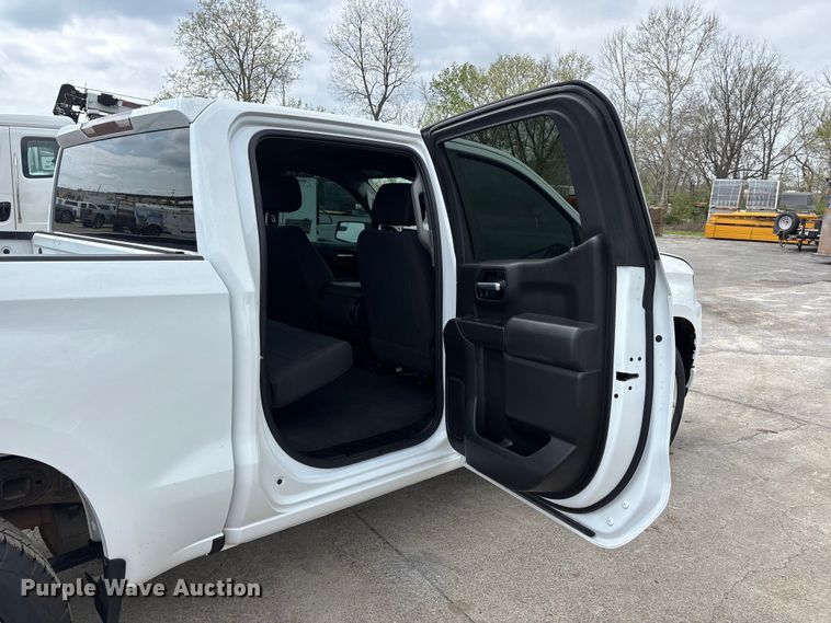 image for item DT0124 2021 Chevrolet Silverado 1500 Crew Cab pickup truck