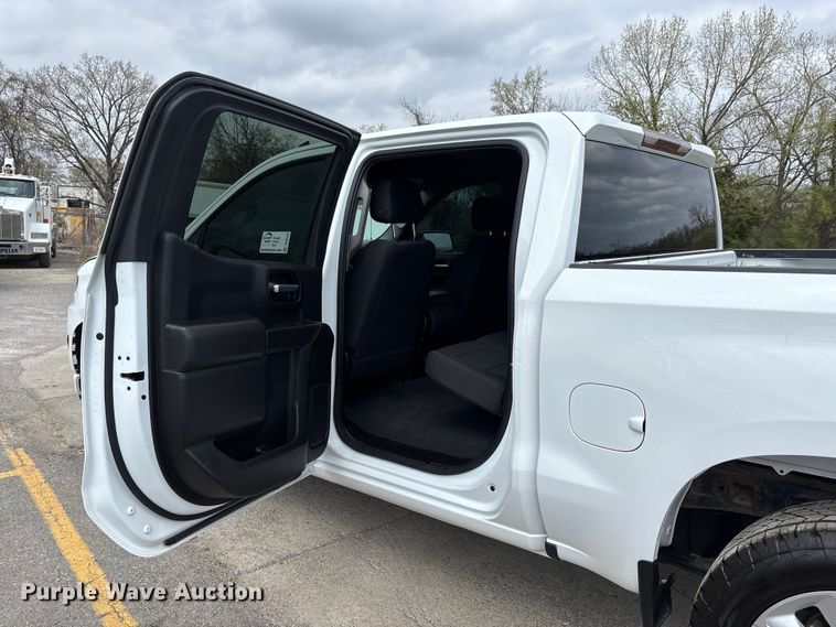 image for item DT0124 2021 Chevrolet Silverado 1500 Crew Cab pickup truck