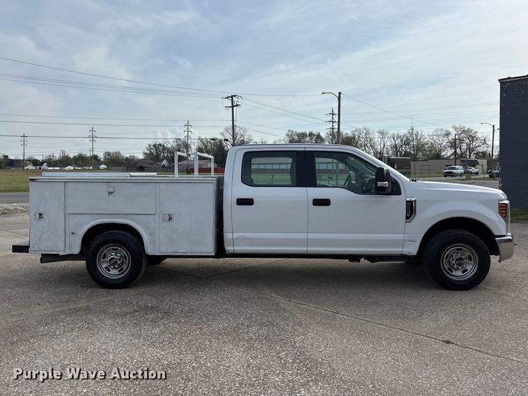 image for item DT0129 2019 Ford F250 Super Duty Crew Cab utility bed pickup truck