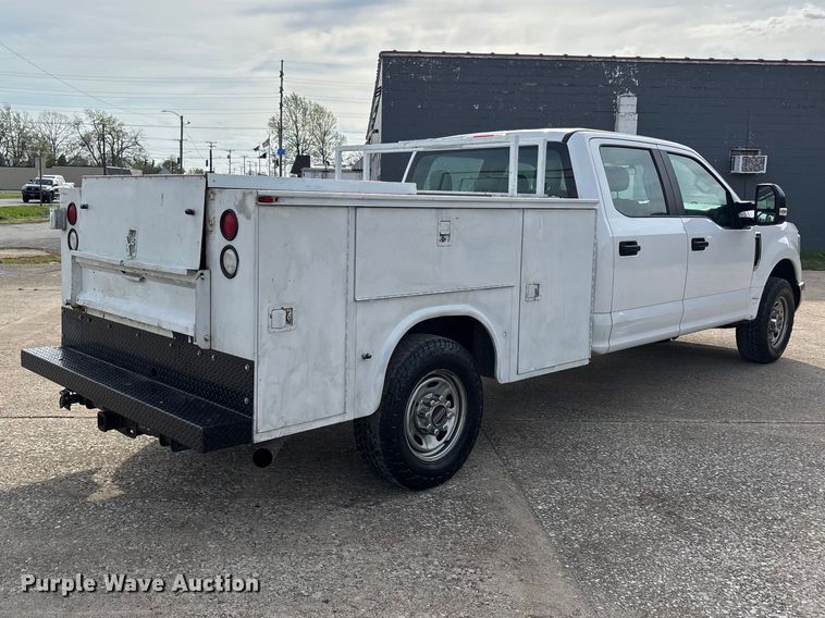 image for item DT0129 2019 Ford F250 Super Duty Crew Cab utility bed pickup truck