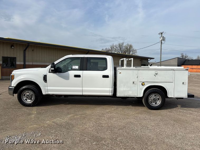 image for item DT0129 2019 Ford F250 Super Duty Crew Cab utility bed pickup truck