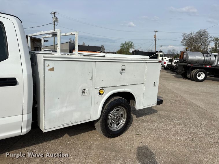 image for item DT0129 2019 Ford F250 Super Duty Crew Cab utility bed pickup truck