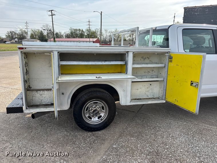 image for item DT0129 2019 Ford F250 Super Duty Crew Cab utility bed pickup truck