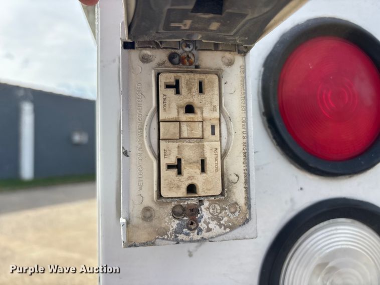 image for item DT0129 2019 Ford F250 Super Duty Crew Cab utility bed pickup truck