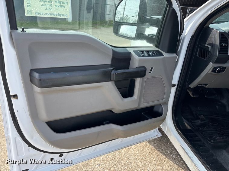 image for item DT0129 2019 Ford F250 Super Duty Crew Cab utility bed pickup truck