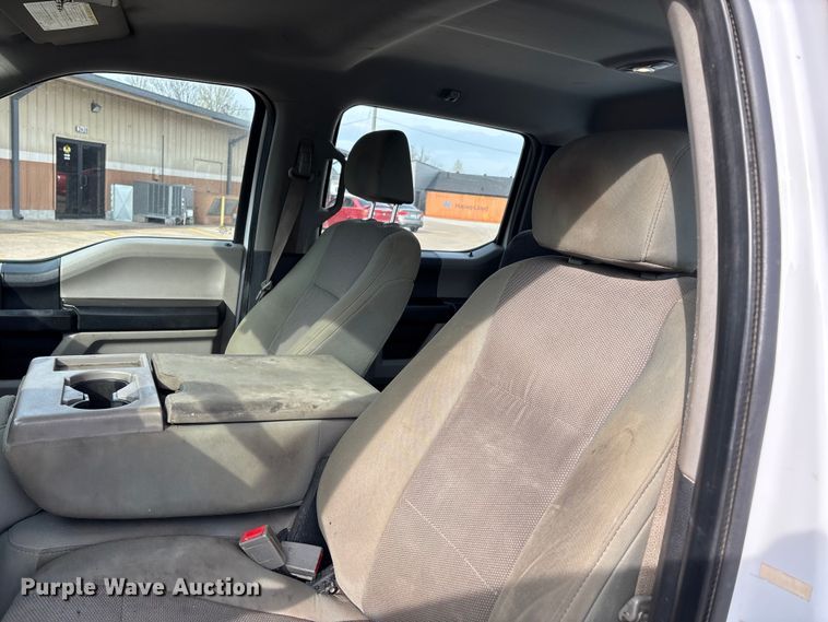 image for item DT0129 2019 Ford F250 Super Duty Crew Cab utility bed pickup truck