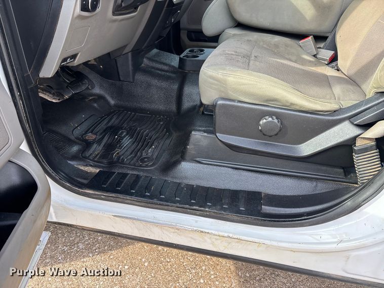 image for item DT0129 2019 Ford F250 Super Duty Crew Cab utility bed pickup truck