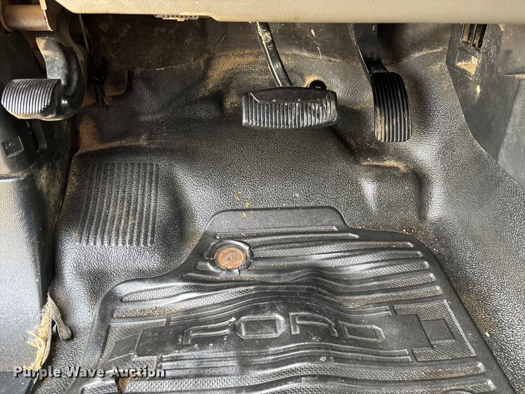 image for item DT0129 2019 Ford F250 Super Duty Crew Cab utility bed pickup truck