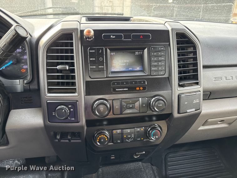 image for item DT0129 2019 Ford F250 Super Duty Crew Cab utility bed pickup truck