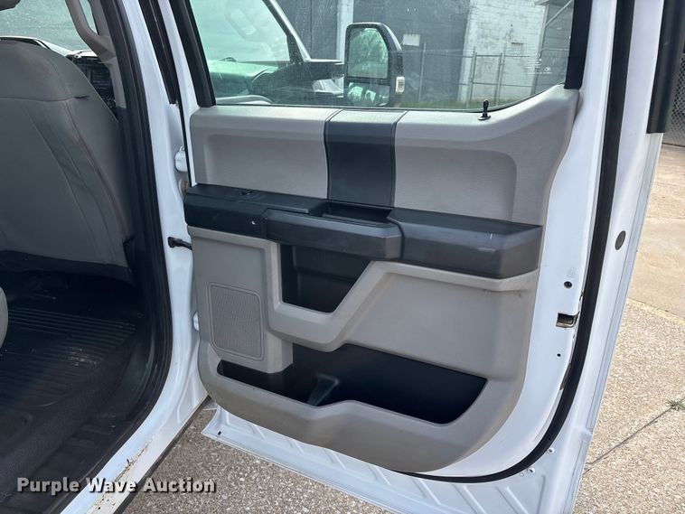 image for item DT0129 2019 Ford F250 Super Duty Crew Cab utility bed pickup truck