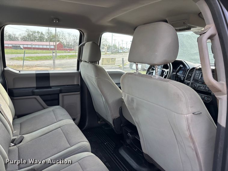 image for item DT0129 2019 Ford F250 Super Duty Crew Cab utility bed pickup truck