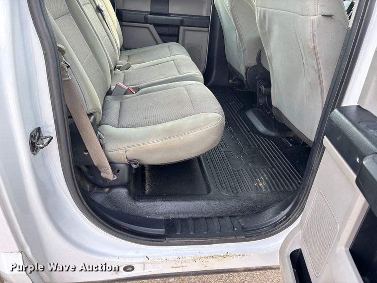 image for item DT0129 2019 Ford F250 Super Duty Crew Cab utility bed pickup truck