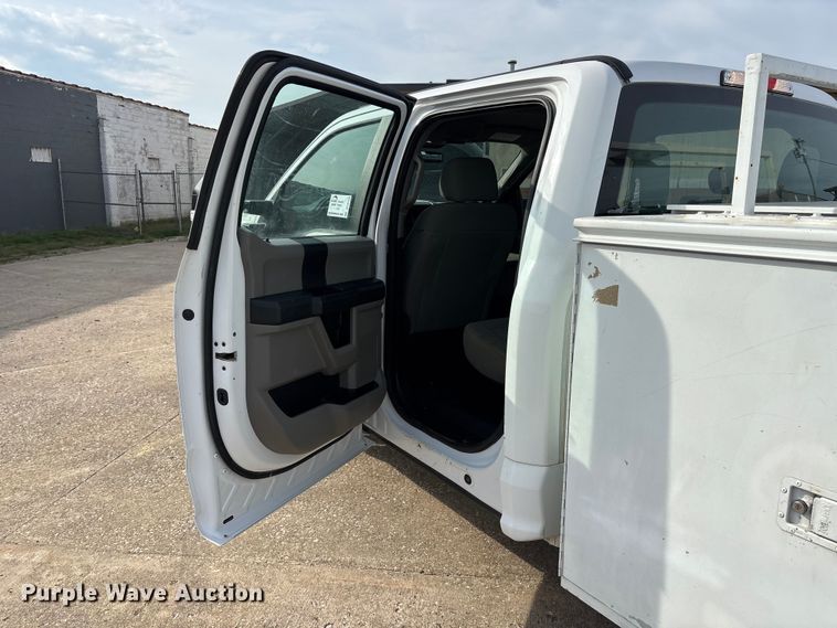 image for item DT0129 2019 Ford F250 Super Duty Crew Cab utility bed pickup truck