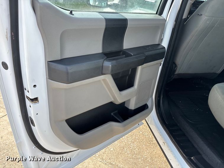 image for item DT0129 2019 Ford F250 Super Duty Crew Cab utility bed pickup truck