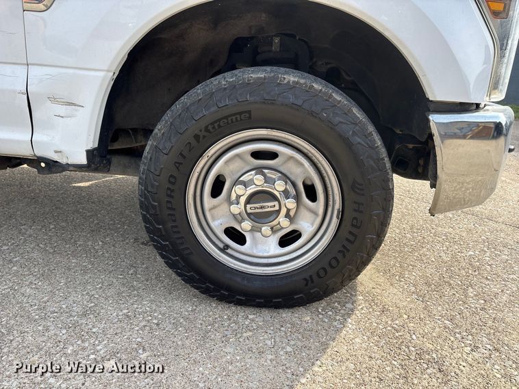 image for item DT0129 2019 Ford F250 Super Duty Crew Cab utility bed pickup truck