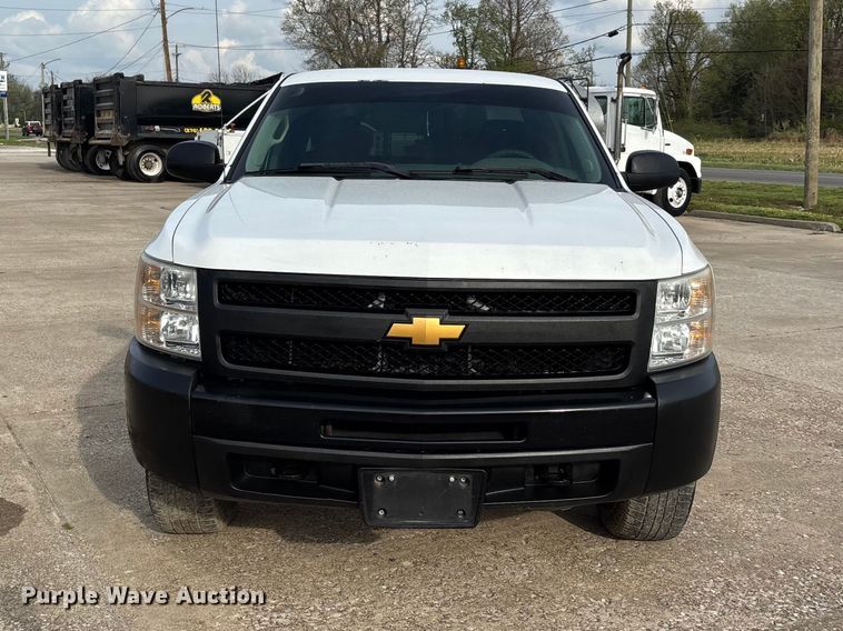 image for item DT0130 2013 Chevrolet Silverado 1500 Ext. Cab pickup truck