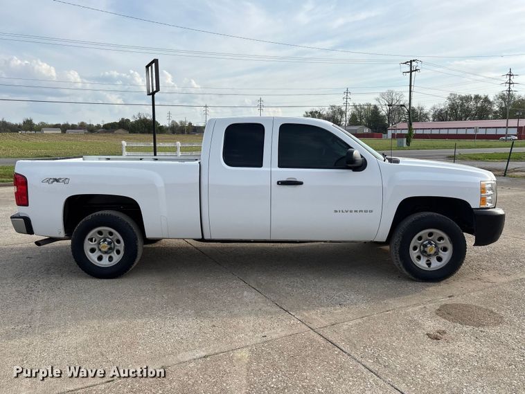 image for item DT0130 2013 Chevrolet Silverado 1500 Ext. Cab pickup truck