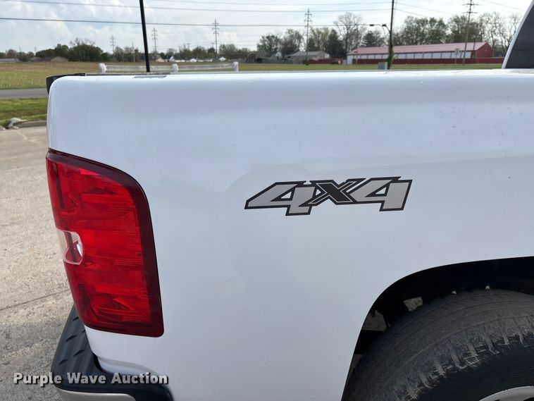 image for item DT0130 2013 Chevrolet Silverado 1500 Ext. Cab pickup truck