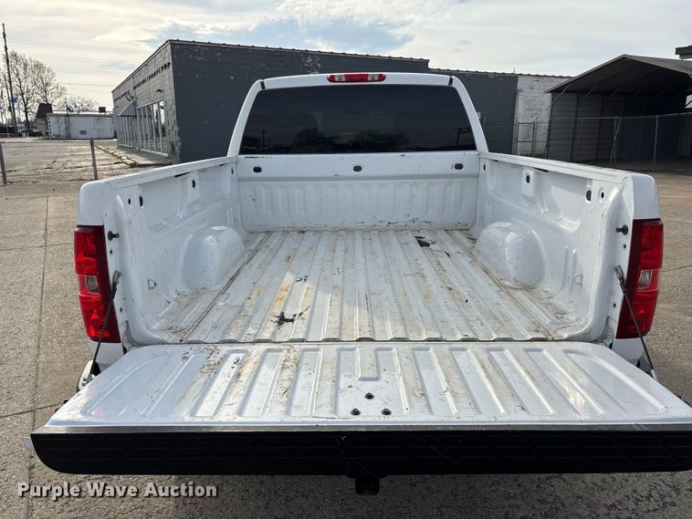 image for item DT0130 2013 Chevrolet Silverado 1500 Ext. Cab pickup truck