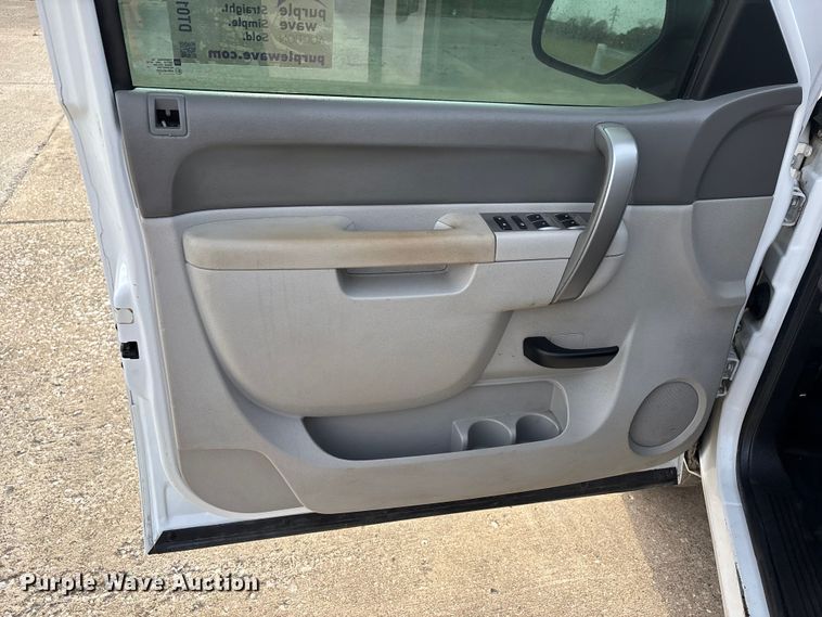 image for item DT0130 2013 Chevrolet Silverado 1500 Ext. Cab pickup truck