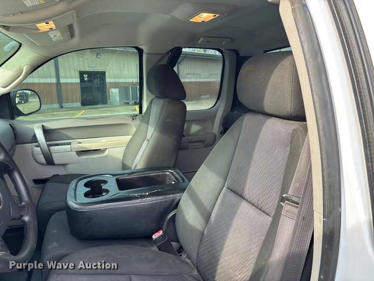 image for item DT0130 2013 Chevrolet Silverado 1500 Ext. Cab pickup truck