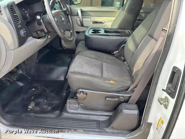 image for item DT0130 2013 Chevrolet Silverado 1500 Ext. Cab pickup truck