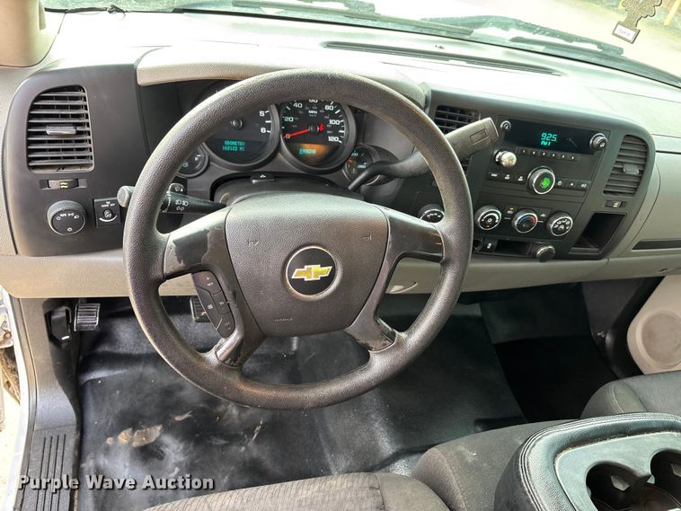 image for item DT0130 2013 Chevrolet Silverado 1500 Ext. Cab pickup truck