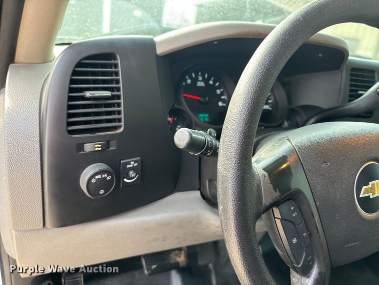 image for item DT0130 2013 Chevrolet Silverado 1500 Ext. Cab pickup truck