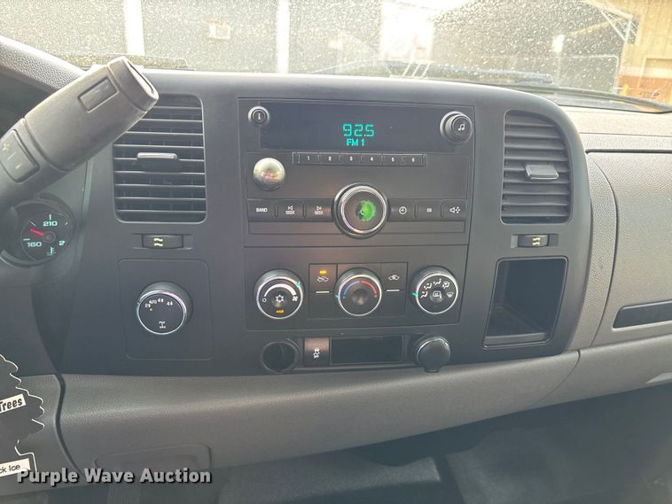 image for item DT0130 2013 Chevrolet Silverado 1500 Ext. Cab pickup truck