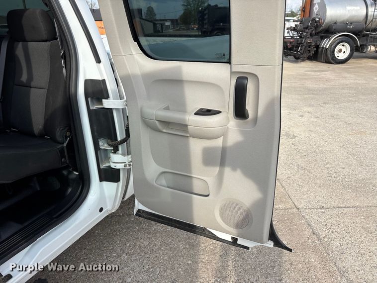 image for item DT0130 2013 Chevrolet Silverado 1500 Ext. Cab pickup truck