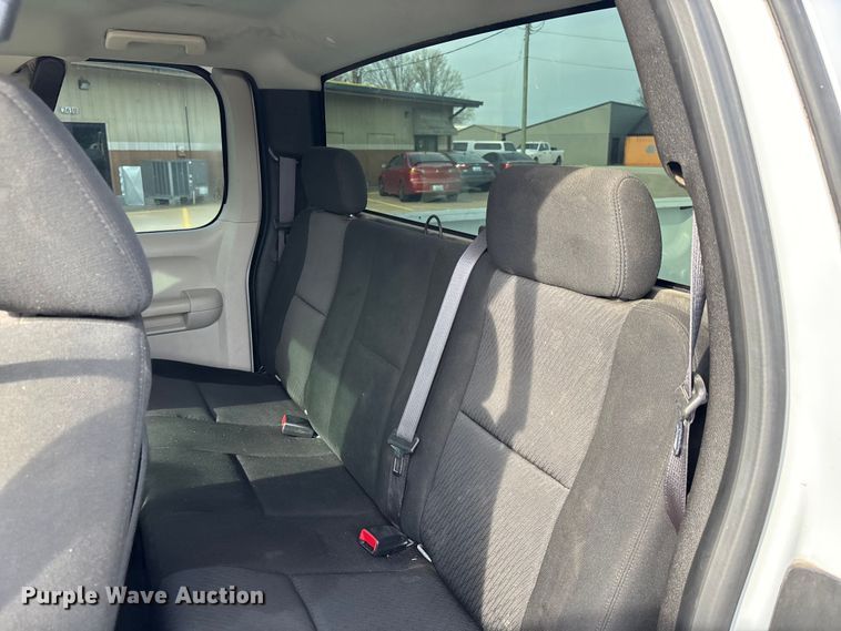 image for item DT0130 2013 Chevrolet Silverado 1500 Ext. Cab pickup truck