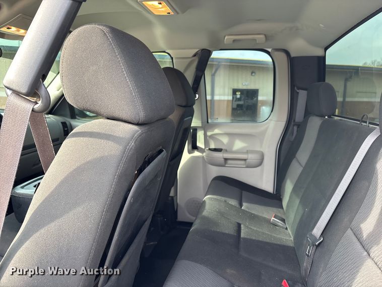 image for item DT0130 2013 Chevrolet Silverado 1500 Ext. Cab pickup truck