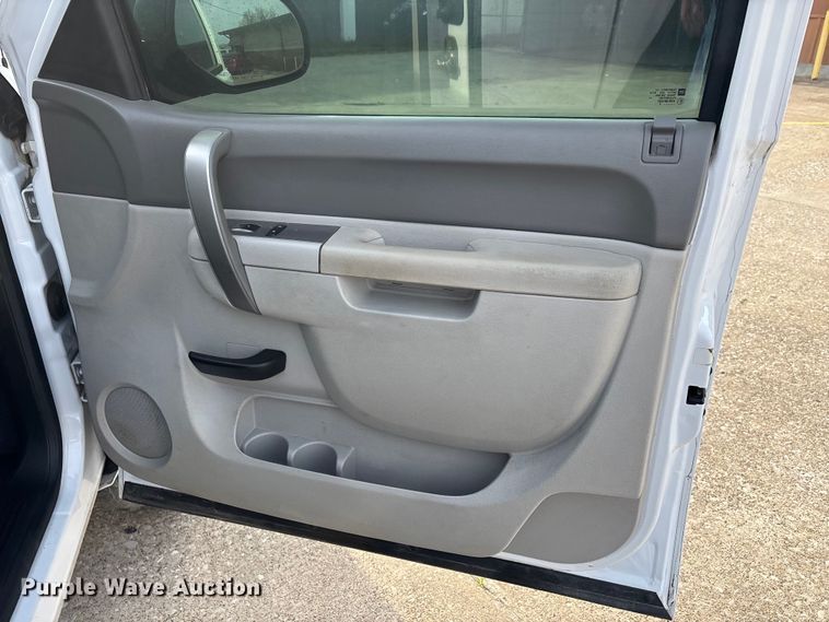 image for item DT0130 2013 Chevrolet Silverado 1500 Ext. Cab pickup truck