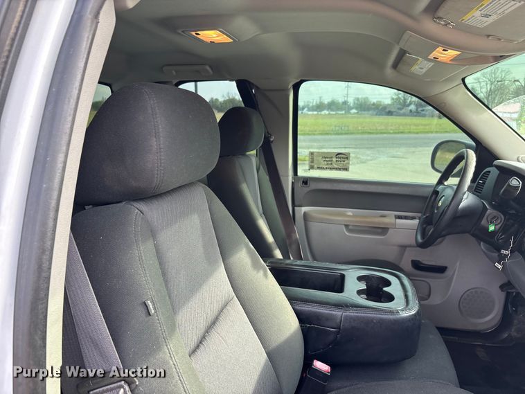 image for item DT0130 2013 Chevrolet Silverado 1500 Ext. Cab pickup truck