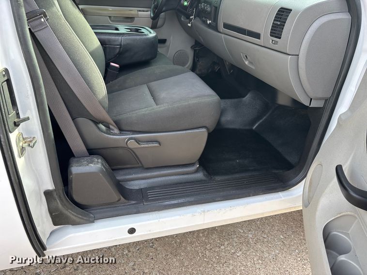 image for item DT0130 2013 Chevrolet Silverado 1500 Ext. Cab pickup truck