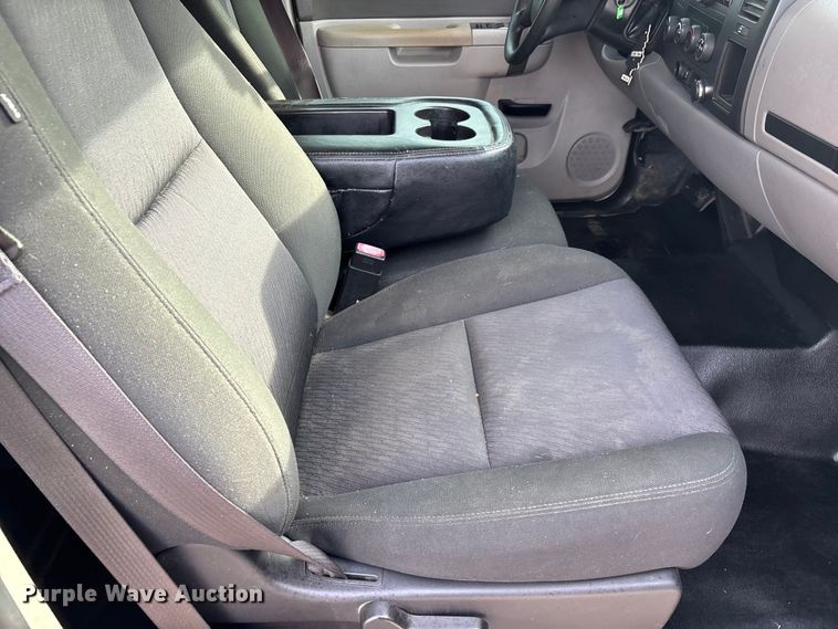 image for item DT0130 2013 Chevrolet Silverado 1500 Ext. Cab pickup truck