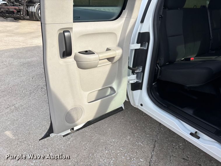 image for item DT0130 2013 Chevrolet Silverado 1500 Ext. Cab pickup truck