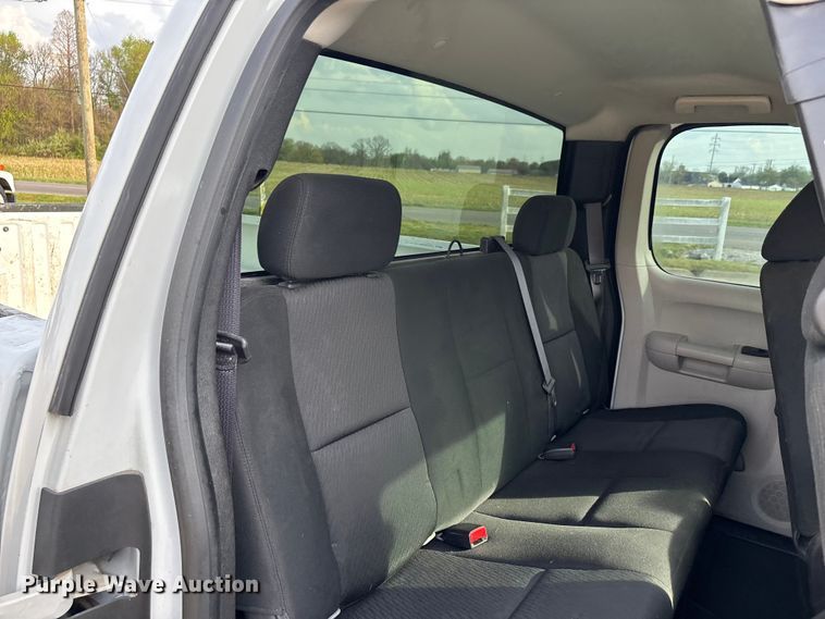 image for item DT0130 2013 Chevrolet Silverado 1500 Ext. Cab pickup truck