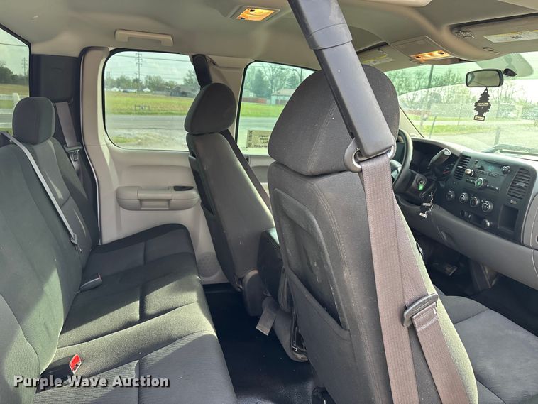 image for item DT0130 2013 Chevrolet Silverado 1500 Ext. Cab pickup truck